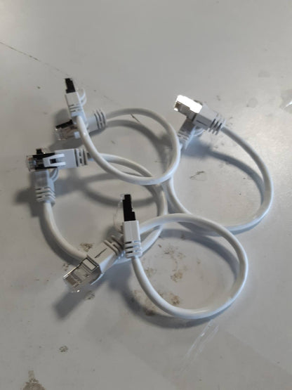 274013 - AMAZON BASICS Kabllo Patch me Shpejtësi të Lartë, RJ45 Cat7, Gigabit Ethernet, e bardhë, 0.3 m, 5 copë