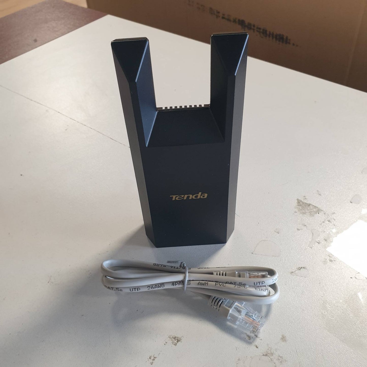 274030 - Tenda WLAN Amplifikator Repeater R10, 300 Mbit/s, port Ethernet, mbulim deri në 120 m², WPS, Modalitet AP, i zi