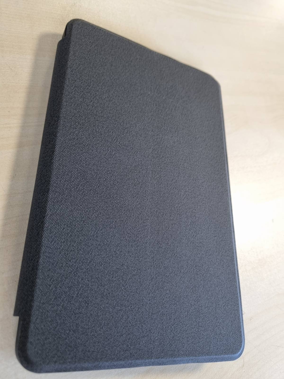 274217 - JETech Mbrojtëse për Samsung Galaxy Tab A11, e hollë me folio, shikim në shumë kënde, e zezë