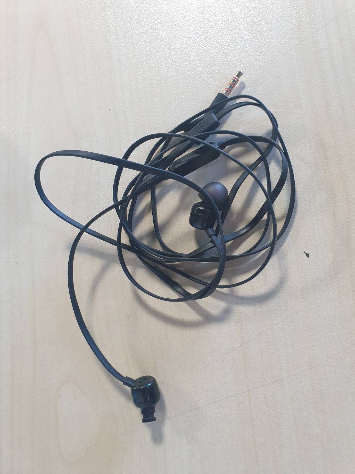 274336 - JBL Kufje T-110 me tel, të zeza