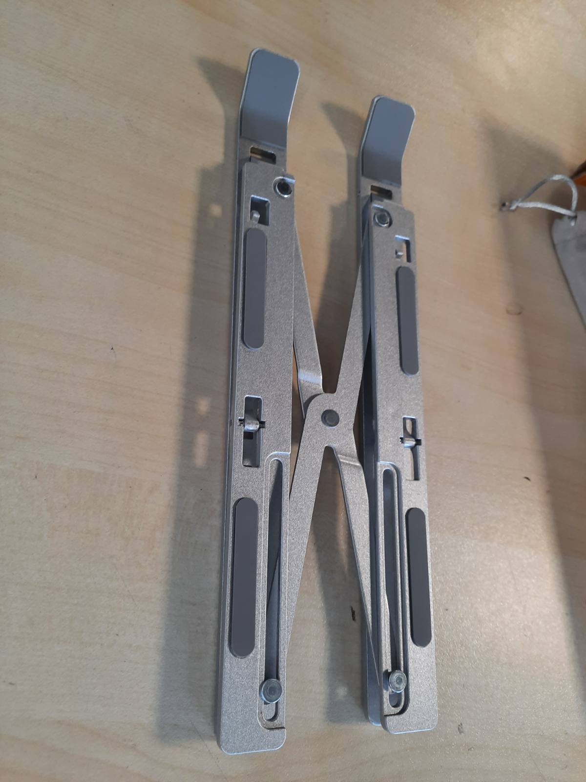 274457 - GRIFEMA GB1054 Mbështetëse për laptop e palosshme, me 7 kënde të rregullueshme, e pajtueshme me shumicën e laptopëve 10-17.3 inç