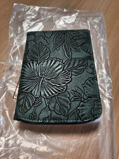 274460 - kwmobile Mbrojtëse e pajtueshme me Pocketbook Verse/Pro/Color/Vivlio Light/Light HD - Mbrojtëse magnetike me palosje për tablet dhe elexarë, lëkurë artificiale me rrip - jeshile