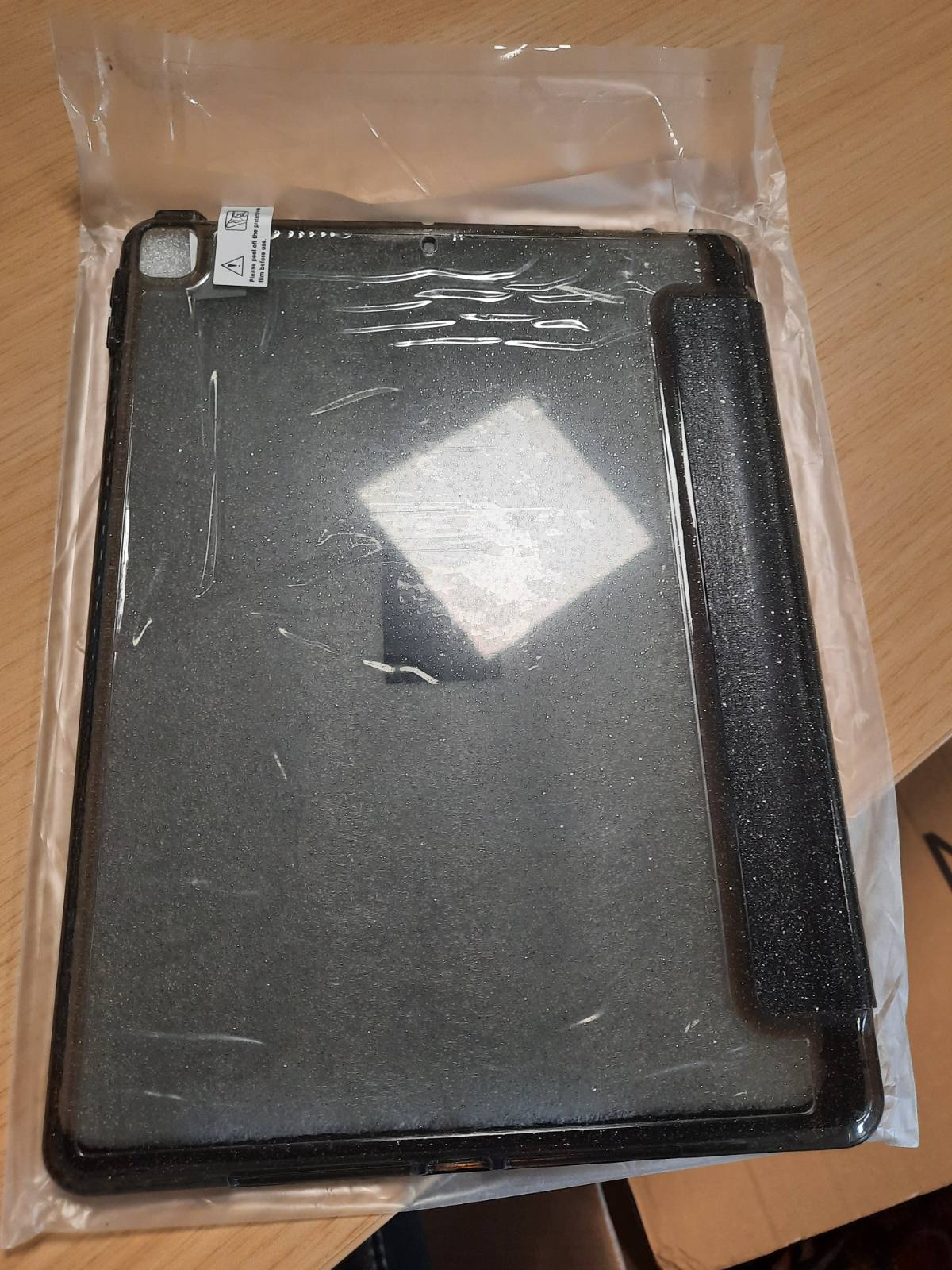 274573 - FINTIE Mbështjellëse me shkëlqim për iPad 10.2 inç, gjenerata 9/8/7 (Modeli 2021/2020/2019) – Mbështjellëse transparente me mbajtëse stilolapsi, e zezë
