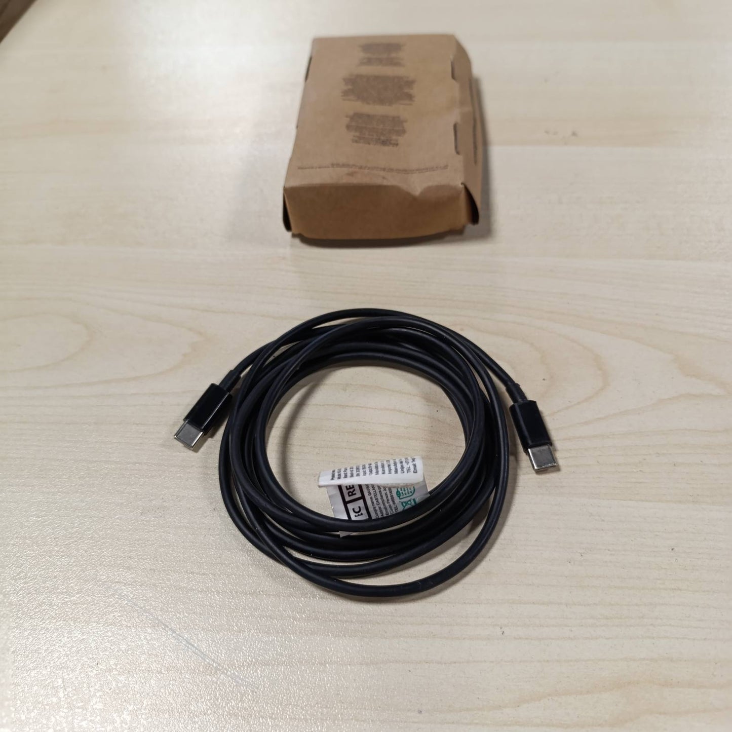 274635 - AMAZON BASICS Kabllo karikimi të shpejtë USB-C në USB-C 2.0, shpejtësi 480 Mbps, i çertifikuar USB-IF, për Apple iPhone 16/15, iPad, Samsung Galaxy, tableta, laptopë, 1.8 m, i zi