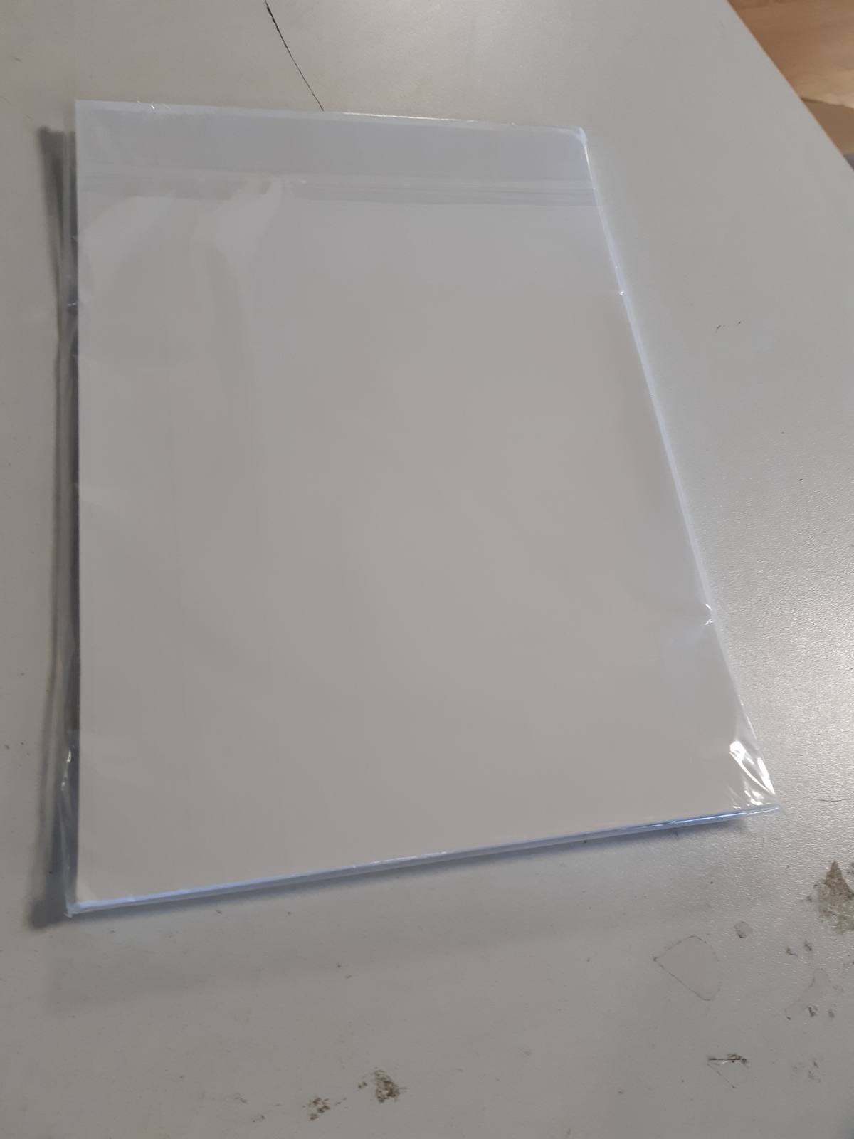274718 - Letër e Bardhë me Vija Netuno 20x A4 297 x 210 mm 220g - Karton me Modele për Kartolina Urimi, Certifikata, Ftesa Dasmash