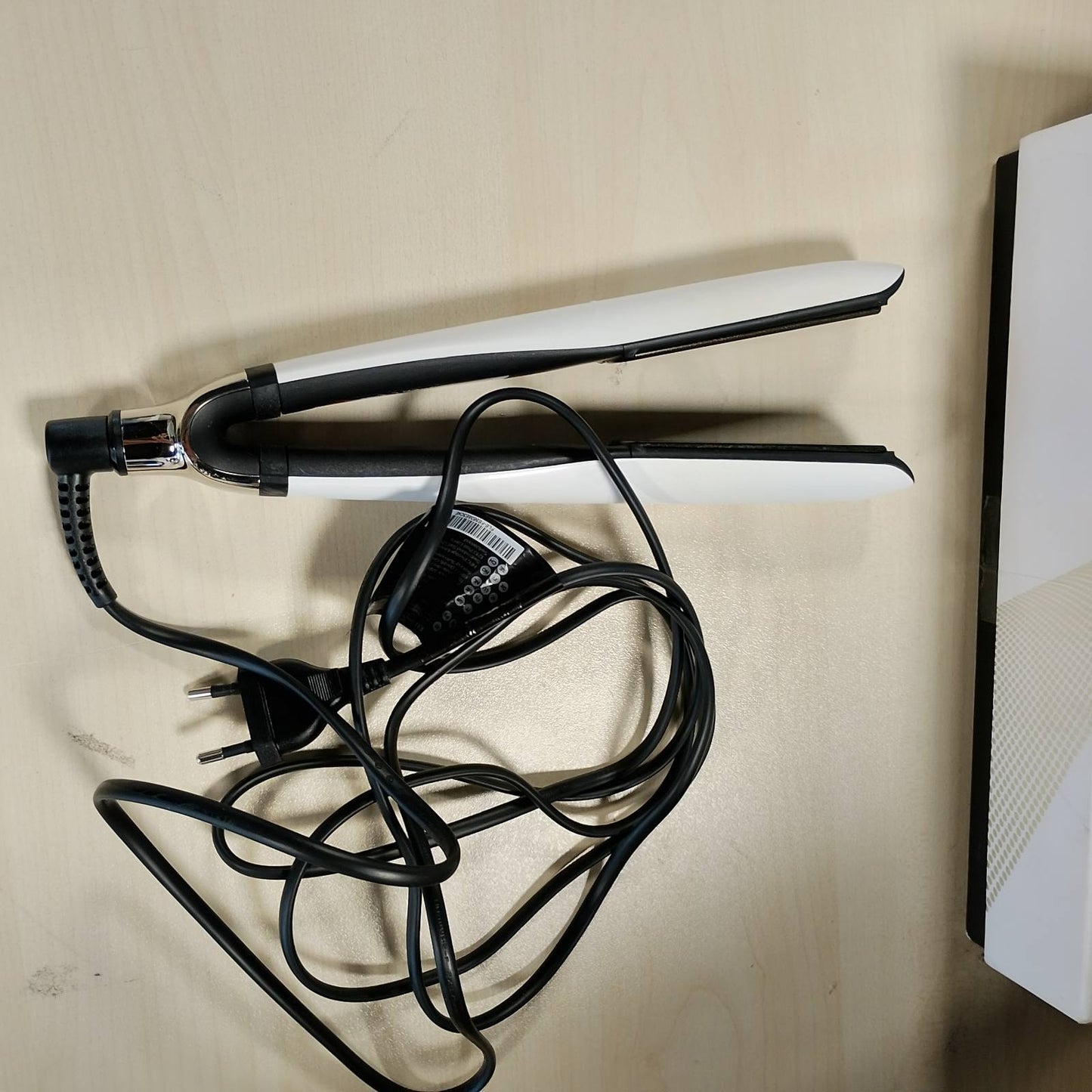 274843 - GHD Drejtues flokësh Platinum+, 26 mm, stilues inteligjent me teknologji parashikuese, mbrojtje e ngjyrës, i bardhë