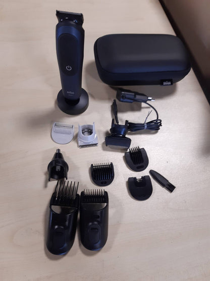 274870 - BRAUN Multigroom All-in-One Series 7 AIO7565, Set 7 prerësish 13-në-1, 14 cilësime gjatësie, 120 minuta jetëgjatësi baterie, rezistente ndaj ujit.