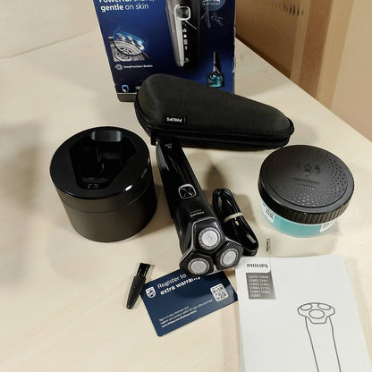 274873 - PHILIPS Shaver Series 5000, Makinë rroje elektrike për burra, prerës i palosshëm, rroje të lagësht dhe të thatë, stacion pastrimi, fishek pastrimi, çantë udhëtimi (Modeli S5898/50)