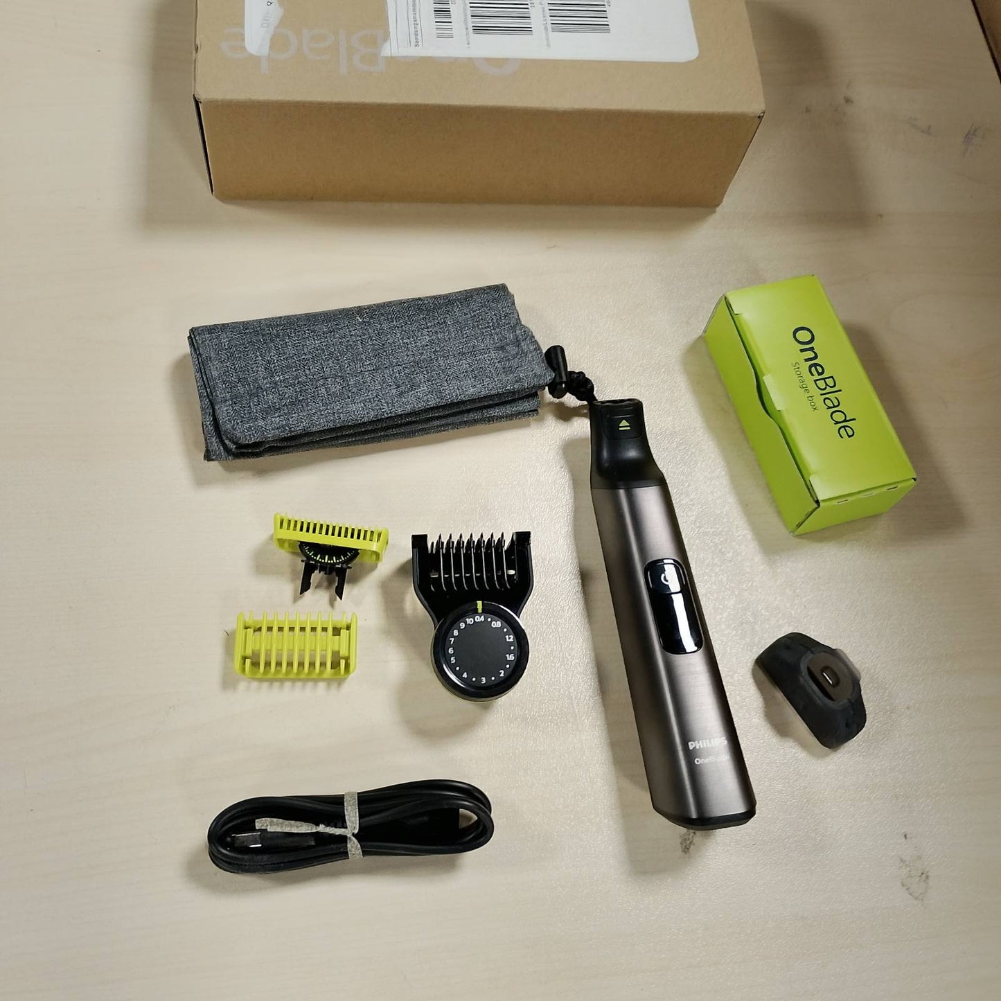 274991 - PHILIPS OneBlade Pro 360, Makinë Elektrike Rroje, 2x 360 Tehe, Krehër Preciz, 2x Pajisje Shtesë, Çantë Udhëtimi, (QP6552/30)