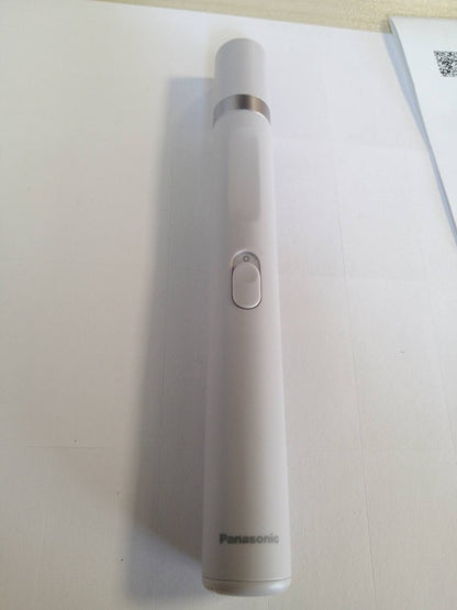 275089 - PANASONIC ES-EF10-V503 Epilator për Vetullat dhe Qimet e Fytyrës për Gra, Formësues Vetullash, Dritë LED, Dizajn Kompakt me Stilolaps, Funksionon me Bateri AA, Vjollcë e Çelët