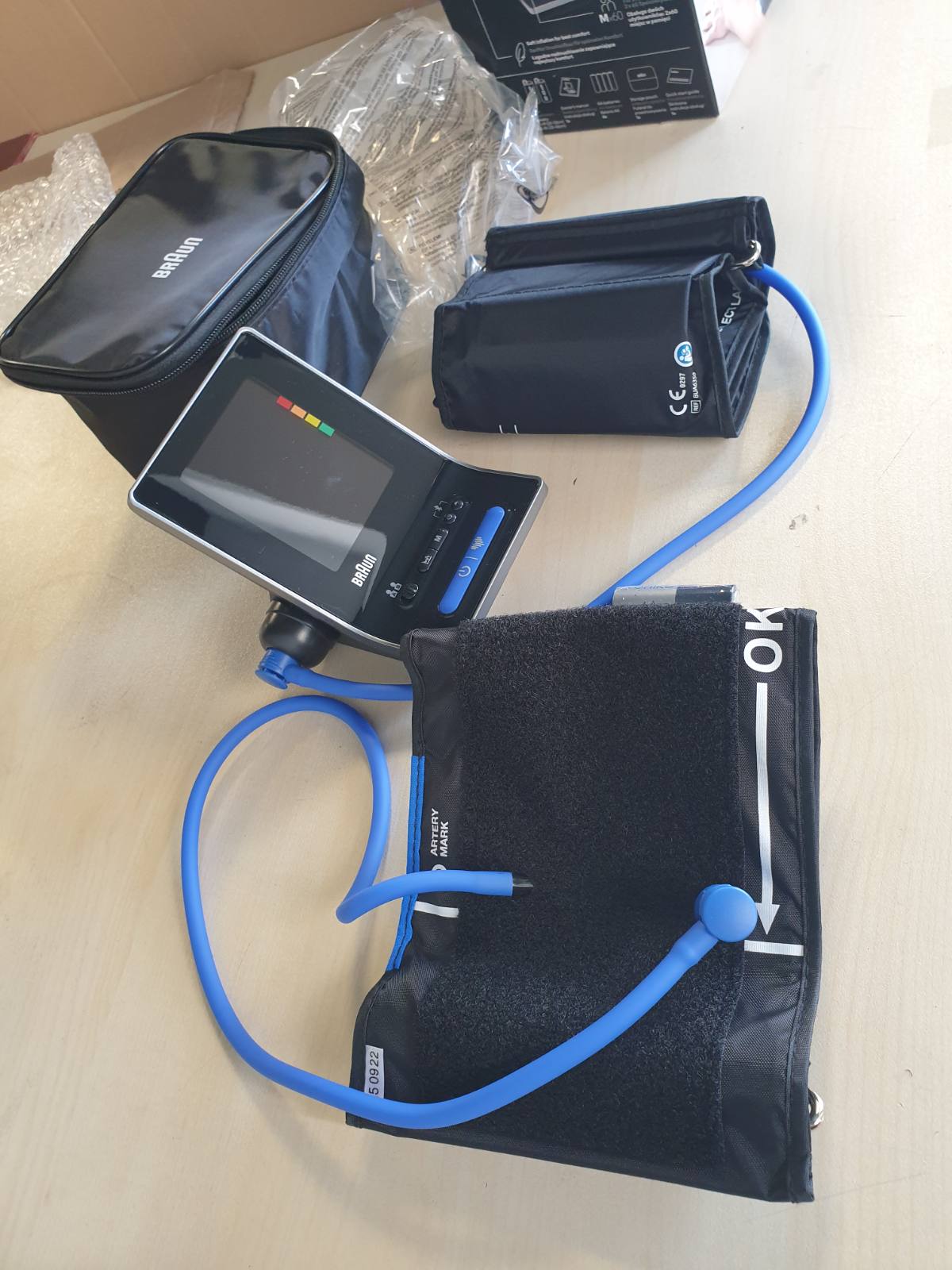 275111 - BRAUN Monitor i tensionit të gjakut ExactFit 5 Connect, 2 madhësi manshete, për përdorim në shtëpi, BUA6350