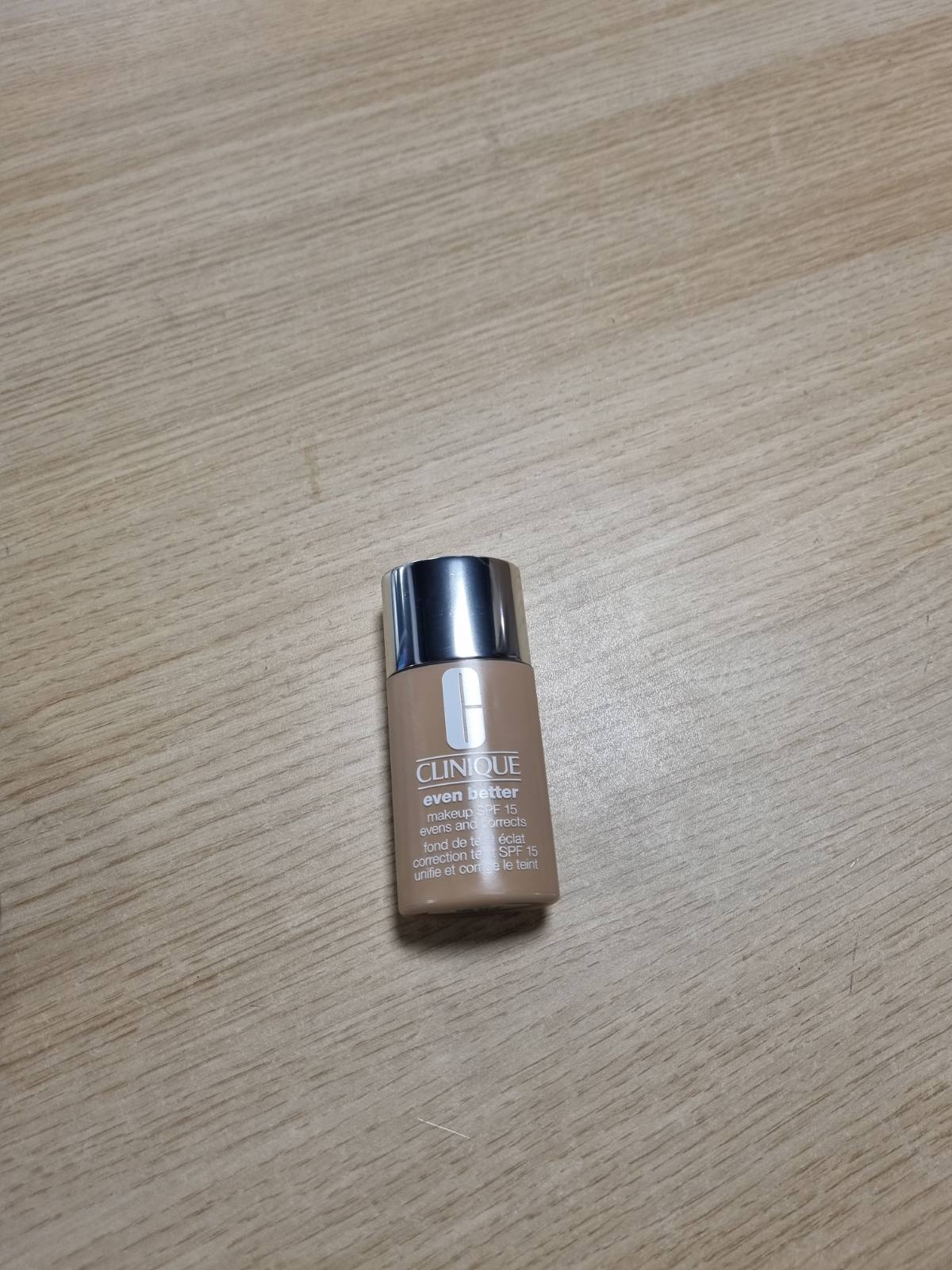 275324 - Fondatinë e lëngshme për makijazh Clinique Even Better SPF 15 me vitaminë C për lloje lëkure të thata + të yndyrshme dhe të kombinuara