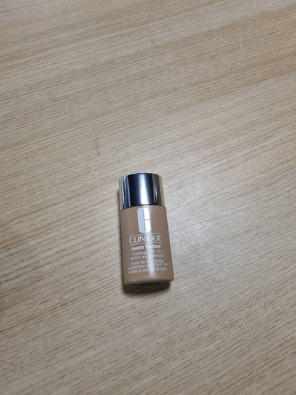275324 - Fondatinë e lëngshme për makijazh Clinique Even Better SPF 15 me vitaminë C për lloje lëkure të thata + të yndyrshme dhe të kombinuara