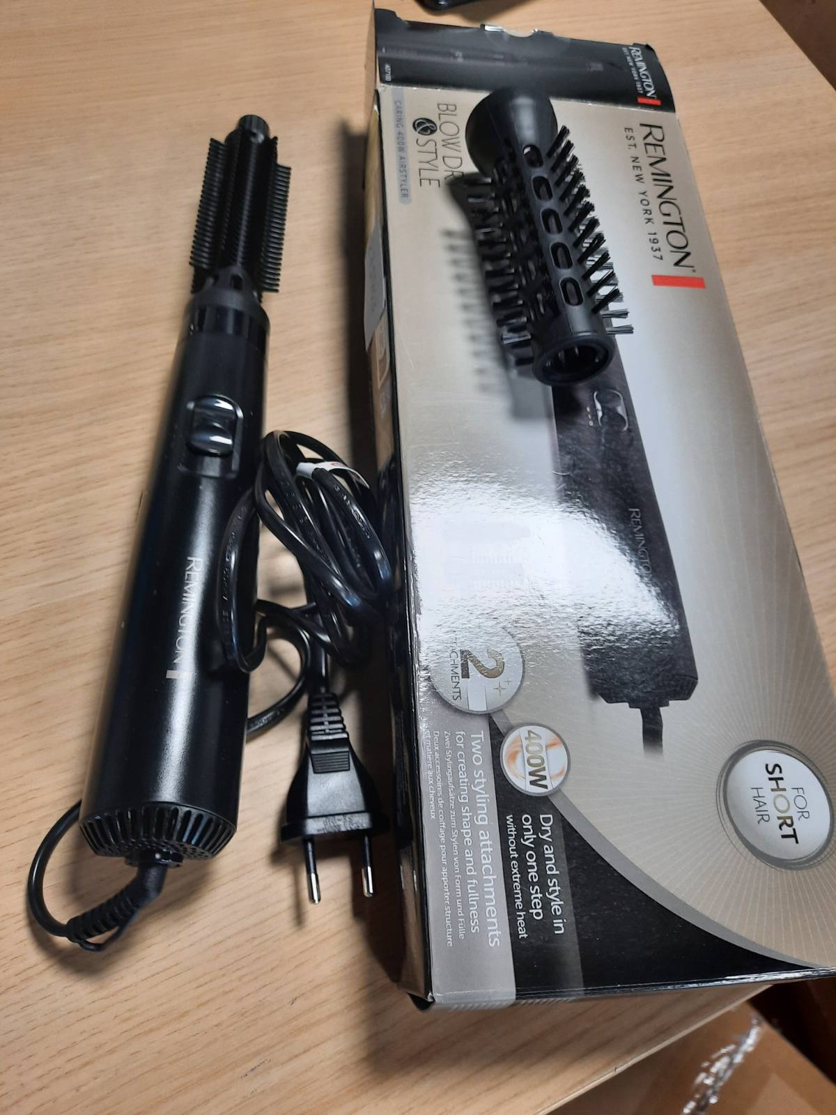 275403 - REMINGTON Furçë me ajër të nxehtë Airstyler AS7100, 2 aksesorë (19 mm dhe 25 mm), 2 cilësime ngrohjeje dhe ventilatori, e zezë