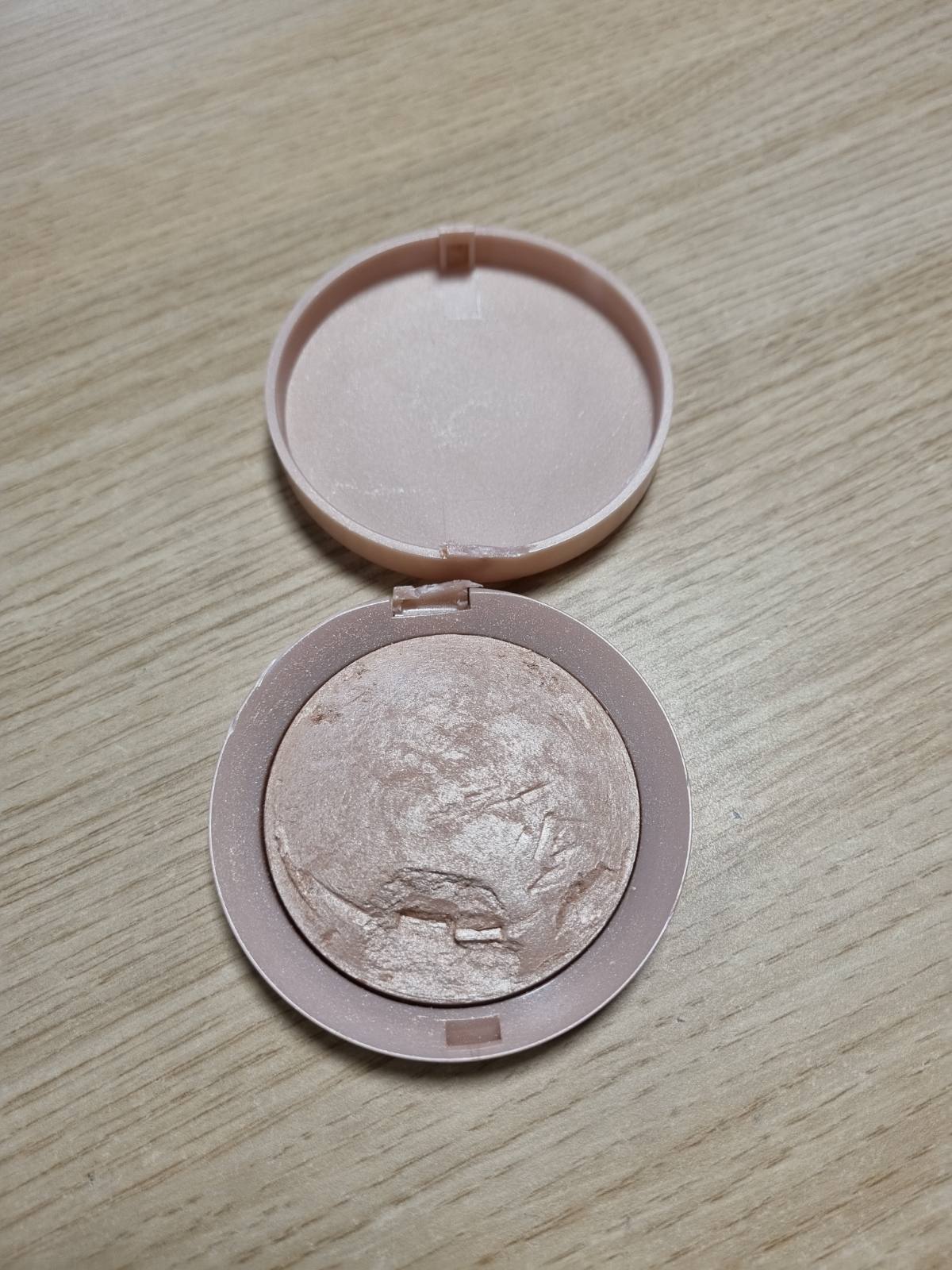 275589 - BOURJOIS Ndriçues Maxi Round Pot, 003 Champagne, ngjyrë universale, formulë vegane