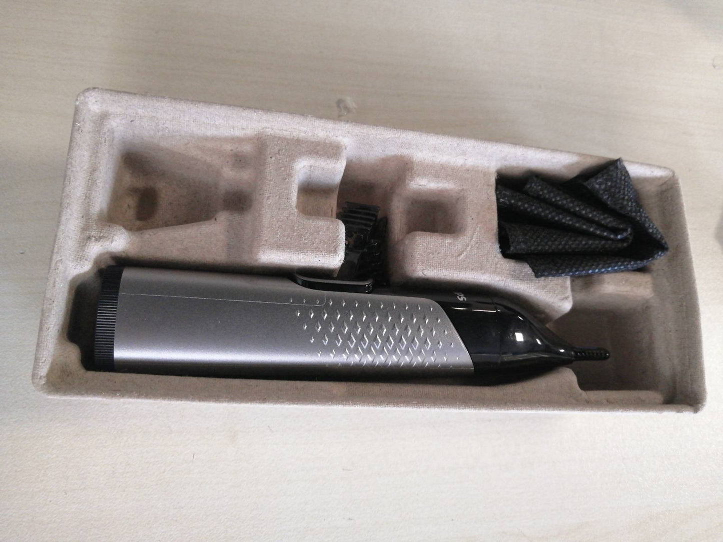 275606 - PHILIPS - Seria 3000 - Makinë prerëse për hundë, veshë dhe vetulla - NT3650/16 - heqje e shpejtë dhe precize e qimeve - teknologji PrecisionTrim - rezistente ndaj ujit