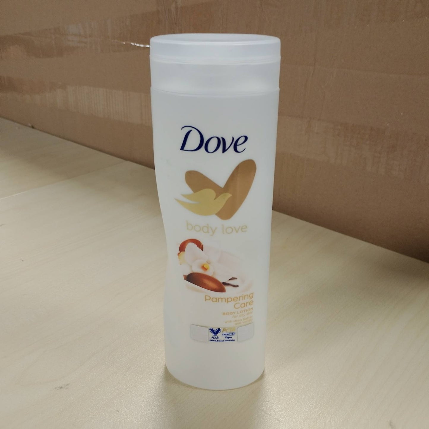 275652 - DOVE Losion Hidratues për Trupin Body Love, 3 x 400 ml, Me Vaj Kokosi dhe Qumësht Bajamesh, Hidratim Intensiv, Për Lëkurë të Thatë