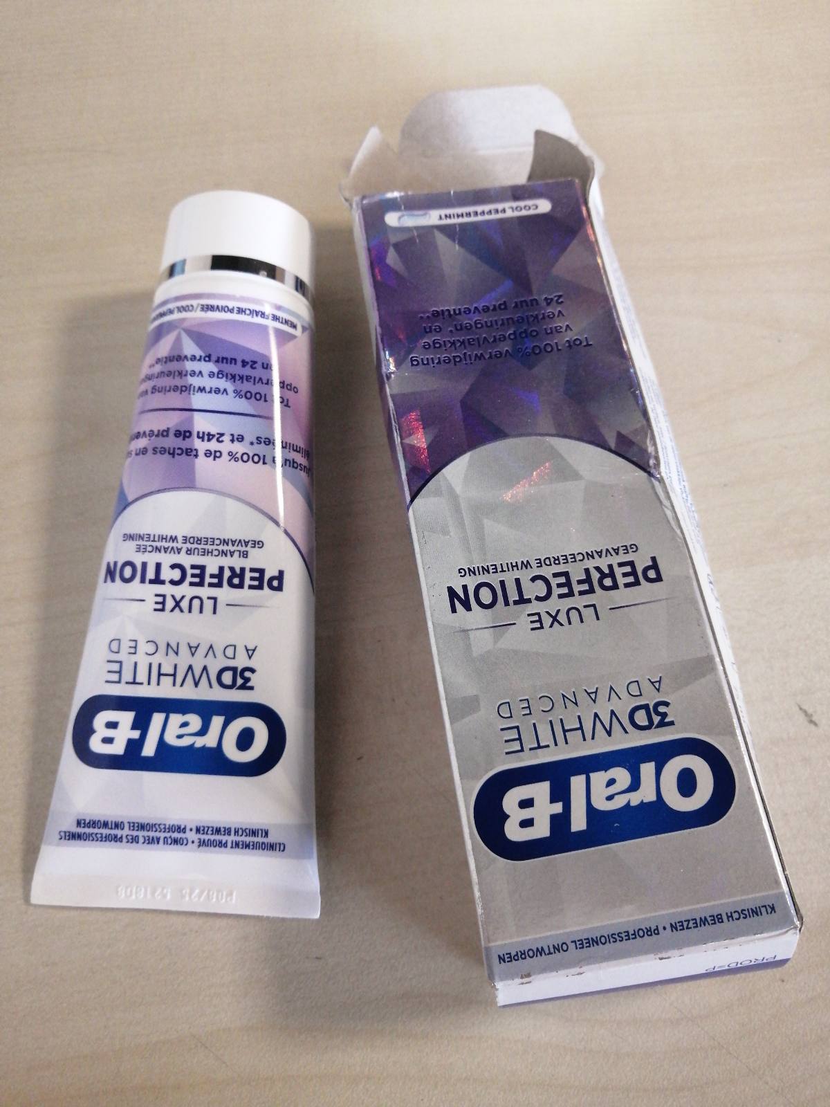 275947 - ORAL-B Pastë dhëmbësh zbardhuese 3D White Advanced Luxe Perfection, 75 ml