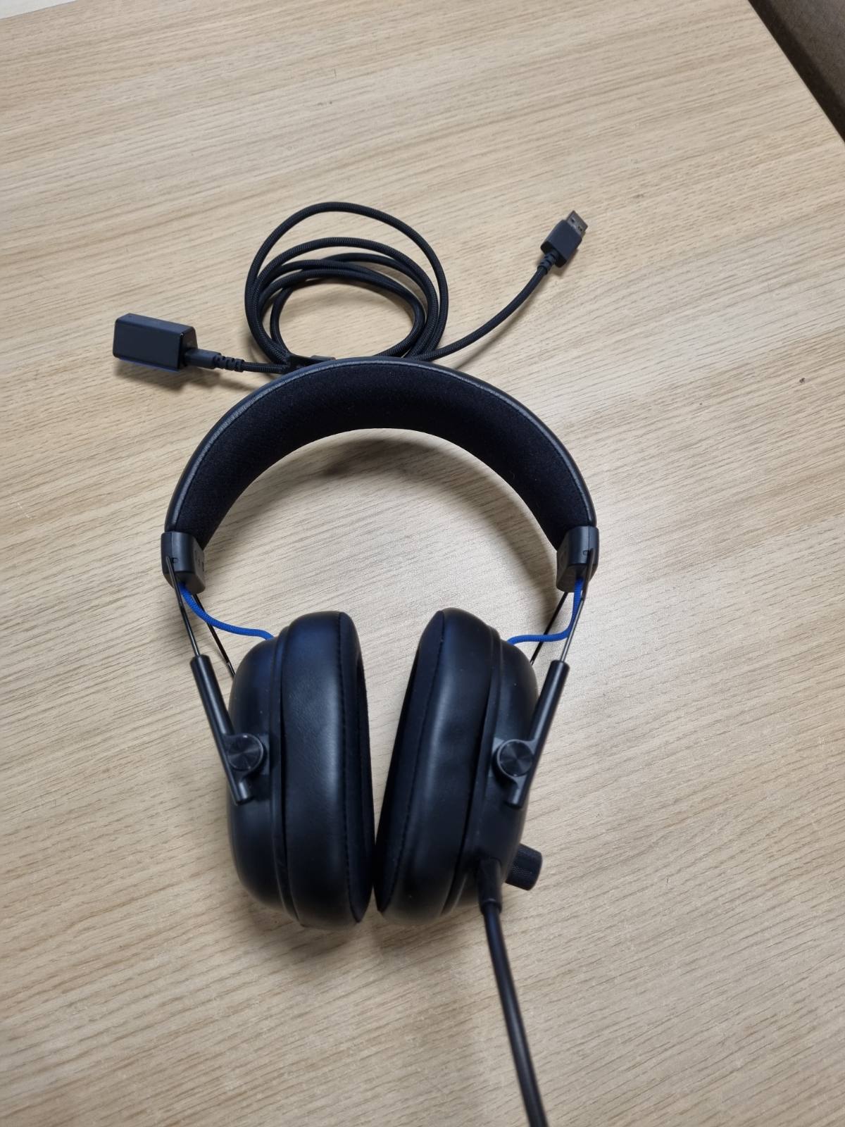 276062 - RAZER - BlackShark V3 për PlayStation - Kufje pa tel për eSports - Drajverë Triforce 50 mm - Mikrofon i shkëputshëm - HyperSpeed 2.4 GHz dhe Bluetooth - Audio Hapësinore THX - PS5/PC | E zezë