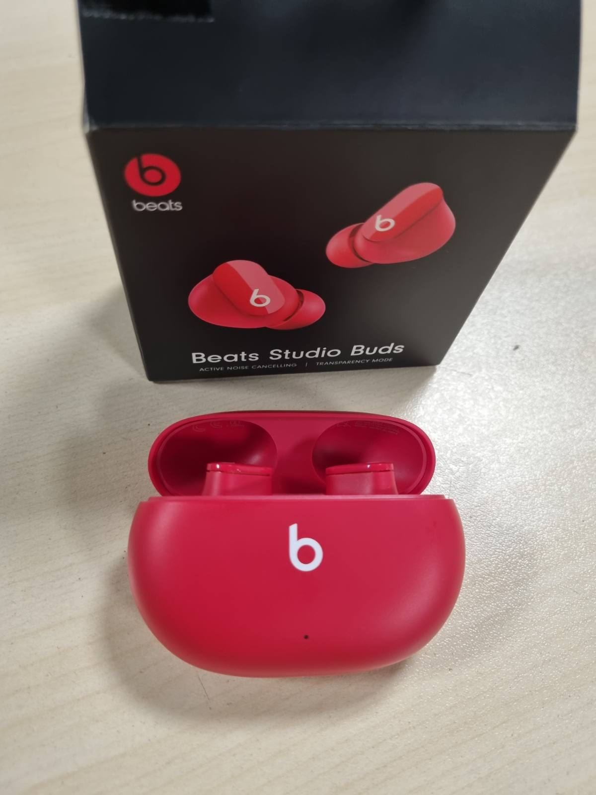 276081 - BEATS Studio Buds – Kufje Bluetooth plotësisht pa tel me anulim zhurmash – rezistente ndaj djersës, të pajtueshme me Apple dhe Android, mikrofon të integruar, të kuqe (versioni i mëparshëm)