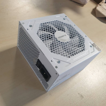 276200 - GIGABYTE FURNIZIM ME ENERGJI UD750GM PG5 V2 Ice, PCIe Gen 5.1, 80 Plus Gold, dizajn plotësisht modular, ventilator 120 mm, i pajtueshëm me ATX 3.1, prizë EU