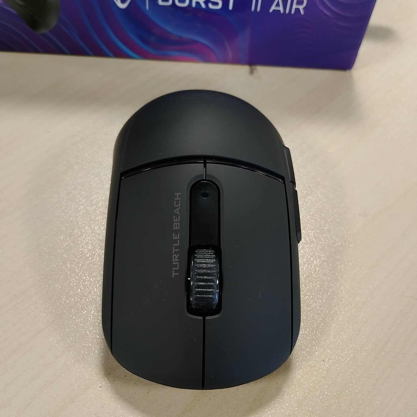 276273 - TURTLE BEACH BURST II AIR – MAUS PËR LOJËRA PA TEL 2.4 GHz: ULTRA I LEHTË 47 g, ÇELËSA OPTIKË, SIMETRIK, SENSOR OPTIK, 26k DPI, BLUETOOTH, JETËGJATËSI BATERIE DERI NË 120 ORË - I ZI