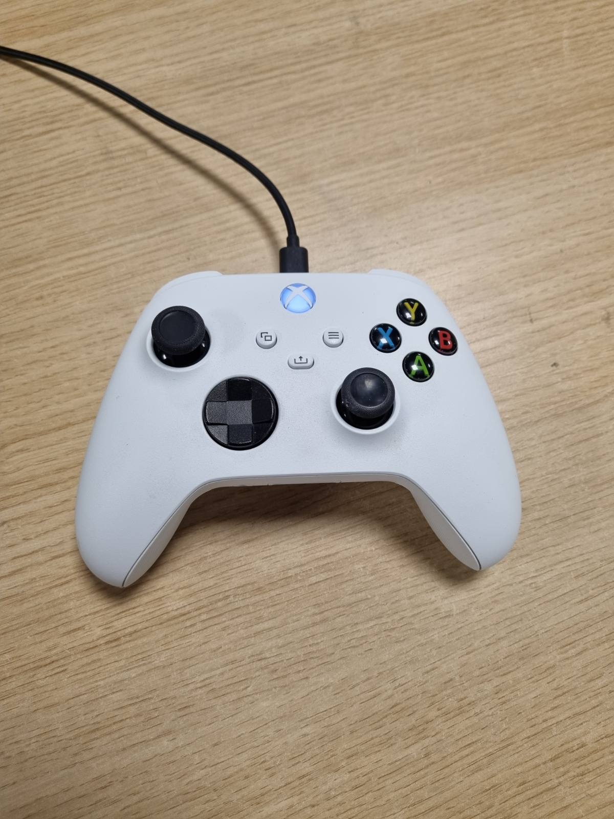 276484 - XBOX One pa Fil - Robot White Series X, Series S, One, Windows 10 dhe 11, Android dhe iOS
