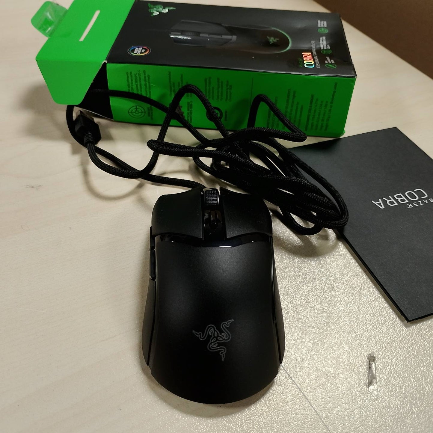 276552 - RAZER Cobra Maus lojërash me tel, Chroma RGB, Pesha 57g, çelësa optikë të gjeneratës së 3-të, ndriçim Chroma, akordim preciz i sensorit, i zi