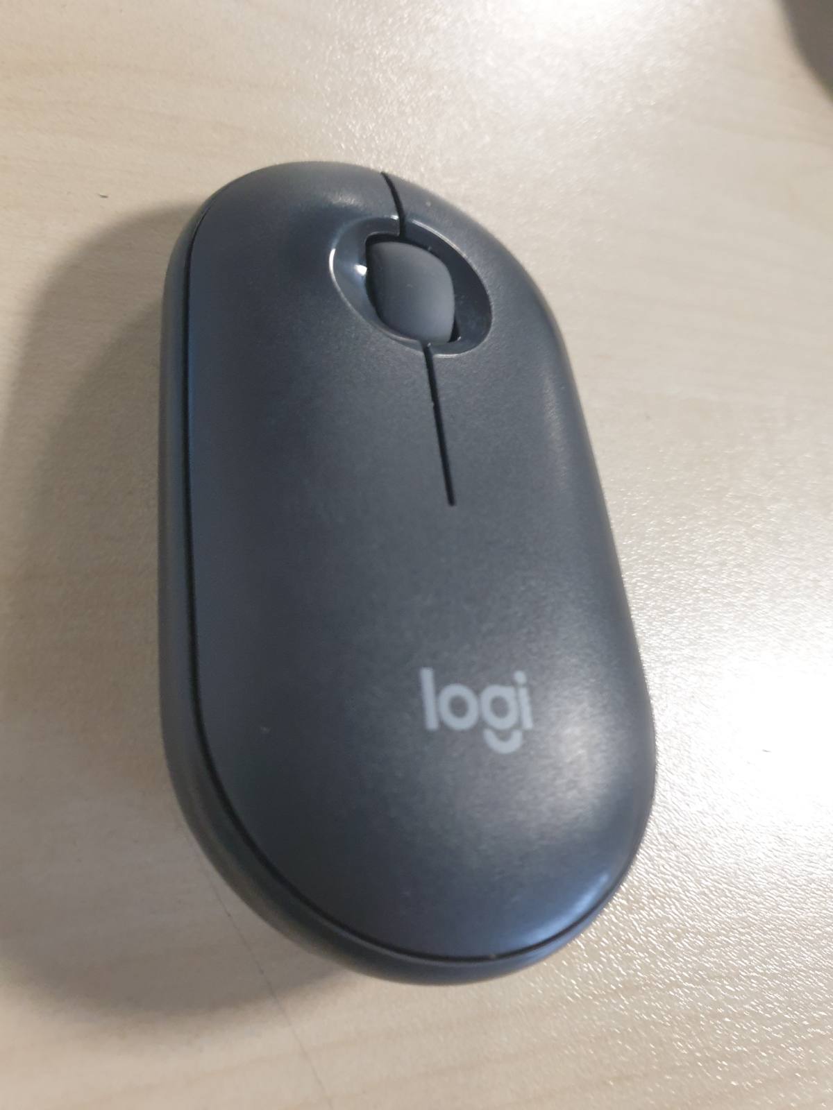 276843 - LOGITECH Maus i hollë pa tel me Bluetooth Pebble Mouse 2 M350s, portativ, i lehtë, buton i personalizueshëm, klikime të qeta, ndërrim i lehtë për Windows, macOS, iPadOS, Android, ChromeOS - Graphite