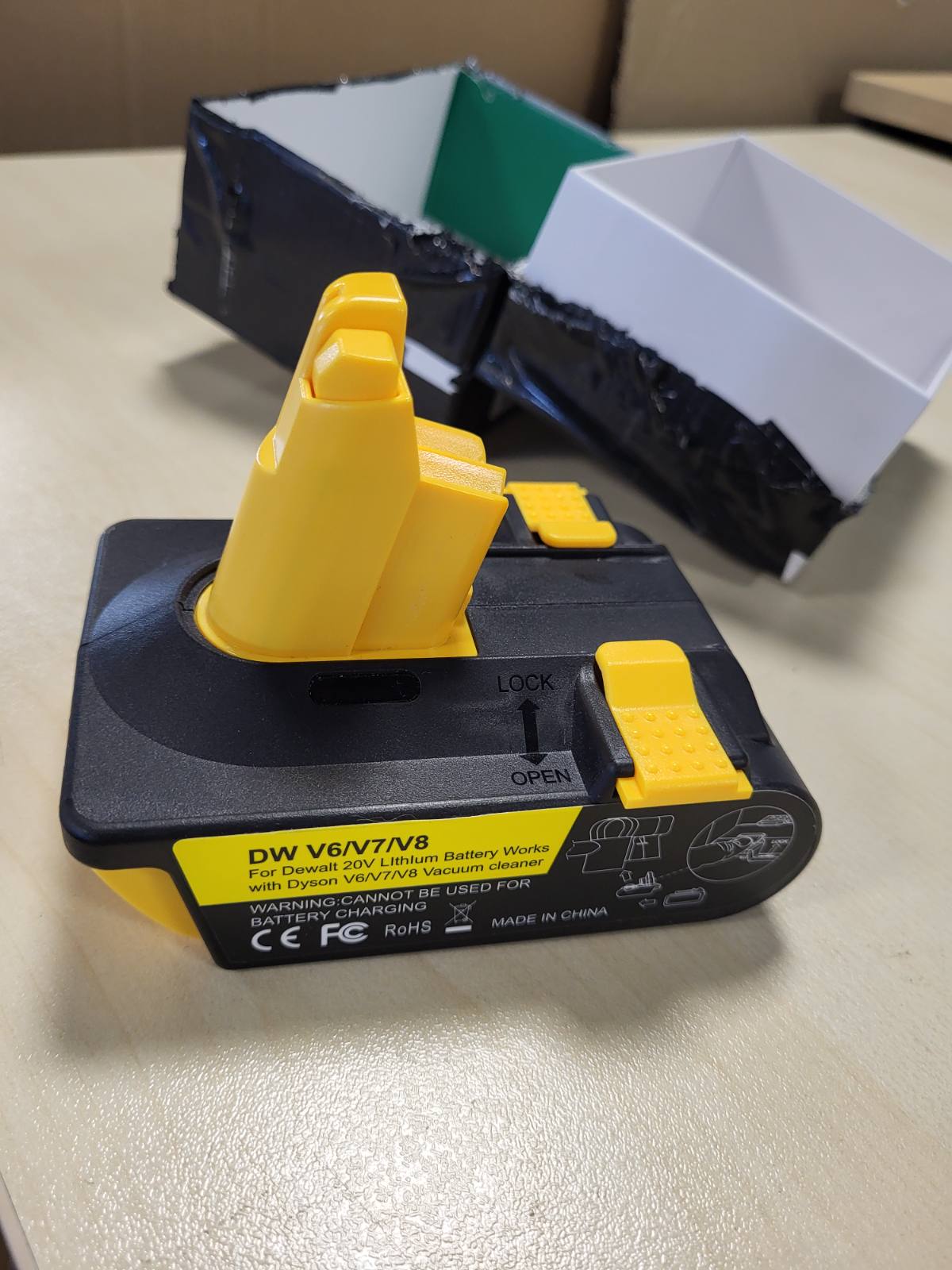 276883 - Konvertues DeWalt në Dyson V6, V7, V8 - Përshtatës baterie i pajtueshëm me DeWalt