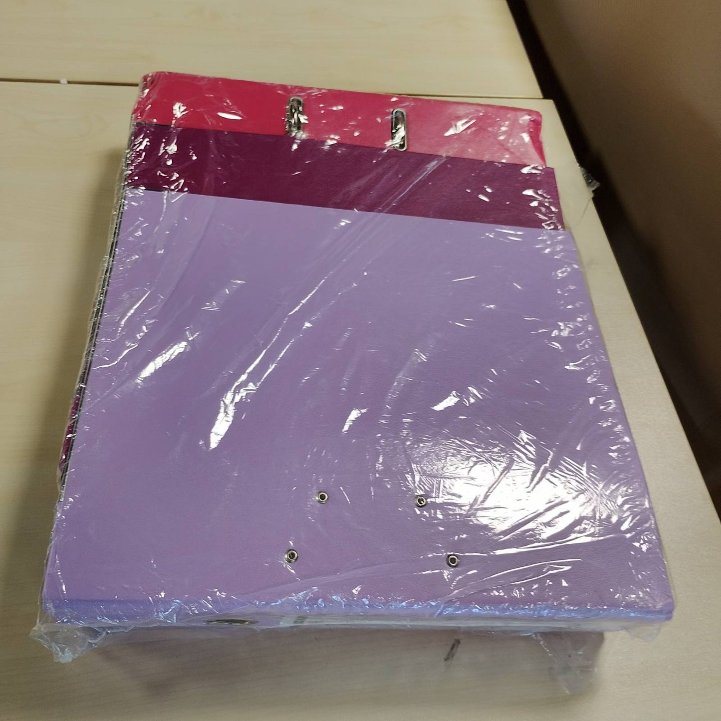 276969 - Falken Paketim me 3 dosje PP-Color, 8 cm i gjerë, DIN A4, ngjyrë Berry Pastel, mbulesë plastike dhe letre brenda