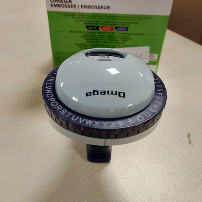 277004 - DYMO Makinë për krijimin e etiketave Omega | Makinë e vogël për krijimin e etiketave me sistem rrotullimi dhe klikimi | Dizajn ergonomik | Përdorim për projekte shtëpiake, artizanale dhe hobi