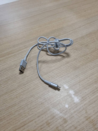 277070 - AMAZON BASICS Kabllo USB-A në Lightning prej najloni të endur, Karikues i çertifikuar MFi për iPhone, 0.9 m, Argjend
