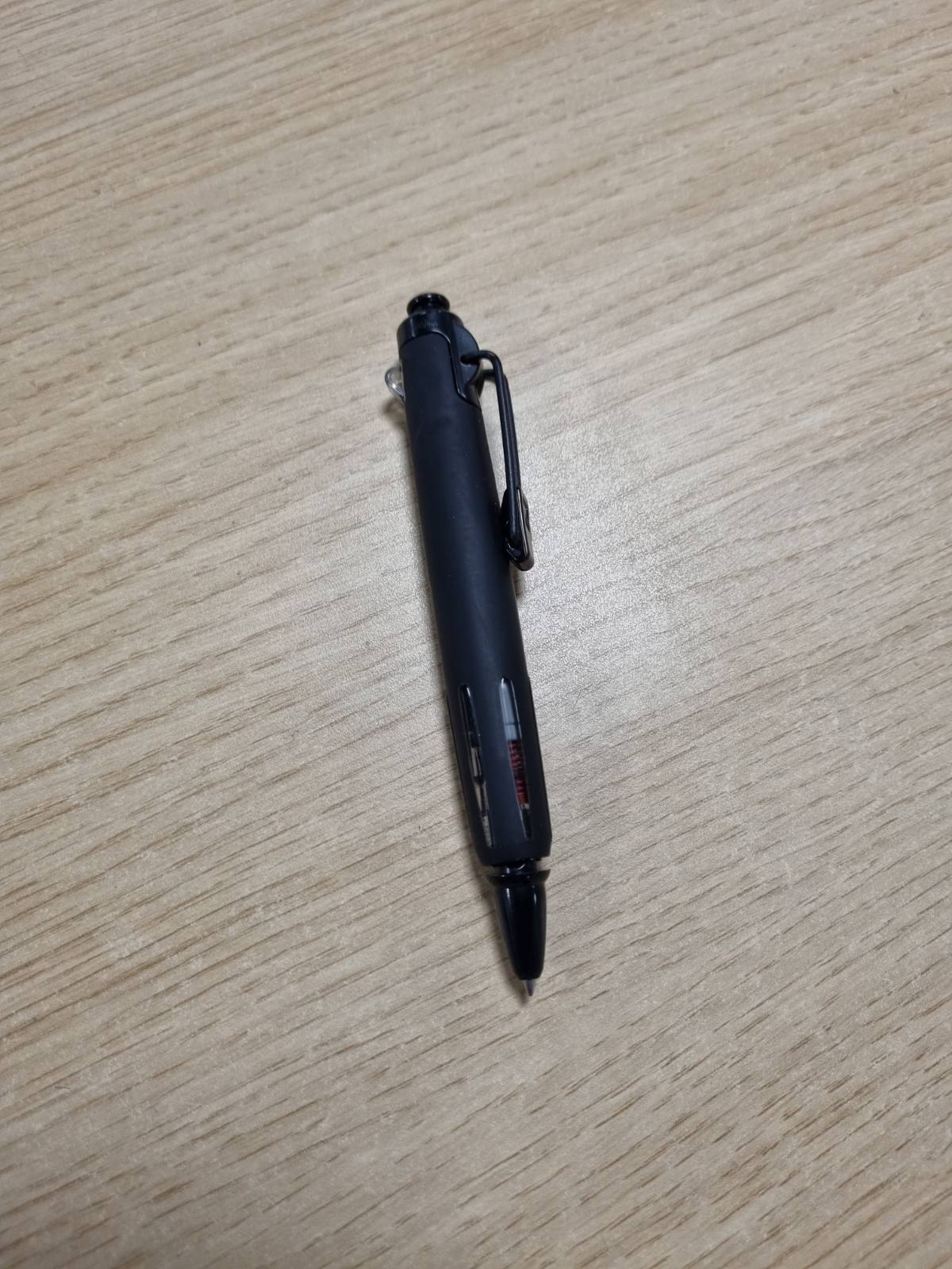 277210 - TOMBOW Stilolaps topi AirPress me teknologji ajri të kompresuar, i gjithi i zi, i papërshkueshëm nga uji, ergonomik