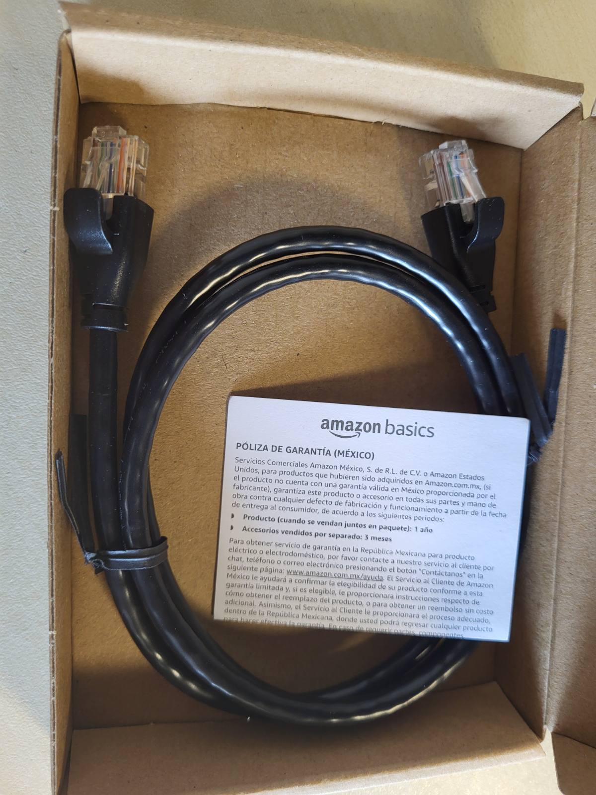 277319 - Amazon Basics Kabllo LAN Gigabit Ethernet RJ45 CAT6, 0.9 m, e zezë