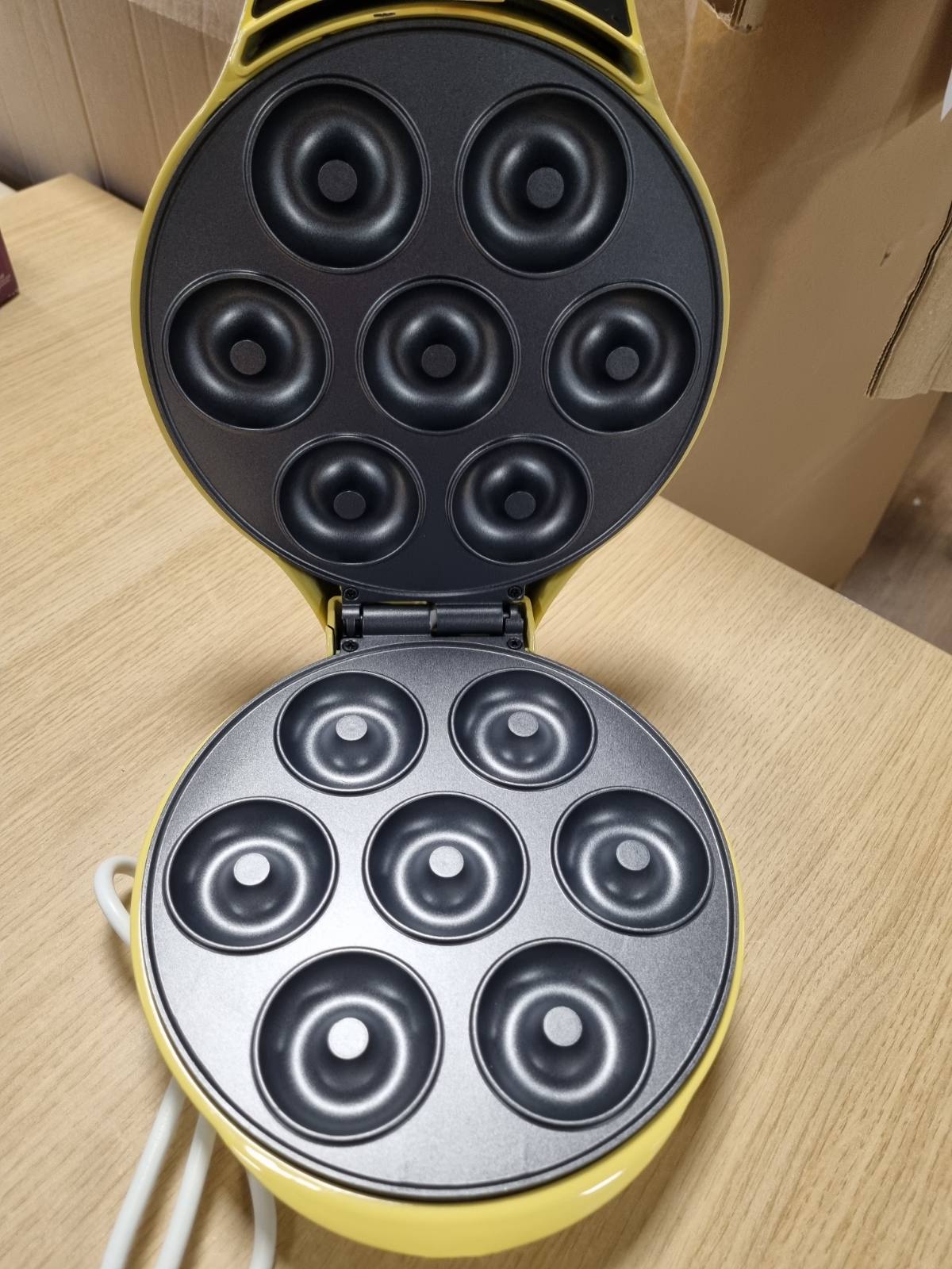 277510 - BESTRON Makinë për përgatitjen e petullave, dizajn retro, 700W, ngjyra: e verdhë