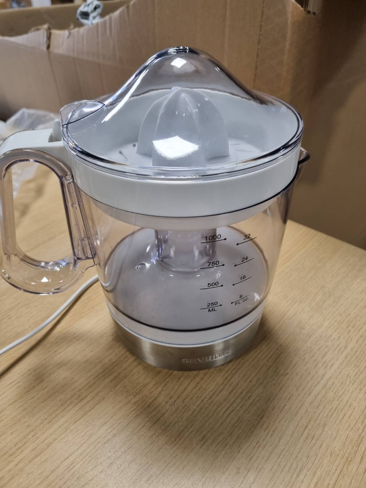 277526 - SEVERIN Presë agrumesh CP 3535, 1.0L, 40W, çelik inox i bardhë, me rregullator tuli