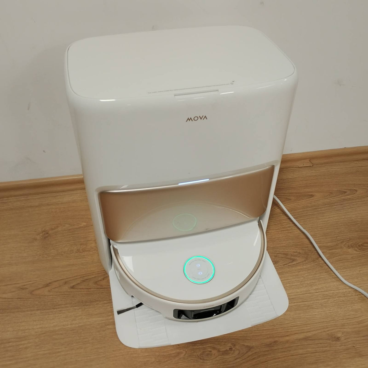 288003 - MOVA Fshesë me korrent robotike V50 Ultra, Fuqi thithjeje 24,000Pa, Largim pengesash 6 cm, Navigim i ngreshëm + RGB AI + LED, Larje me ujë të nxehtë 80°C, vetë-tharje 63°C, sistem DuoSolution, furçë Tricut