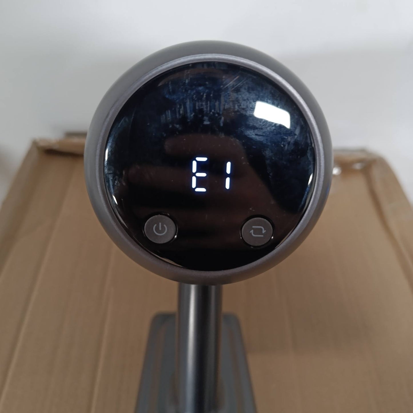 288050 - ROBOROCK Fshesë me korrent H60 Hub Ultra pa tel, Fuqi thithjeje 210AW, Kohëzgjatje maksimale 90 minuta, Furçë kundër ngatërresës për qilima, Dysheme të forta, Qime kafshësh shtëpiake