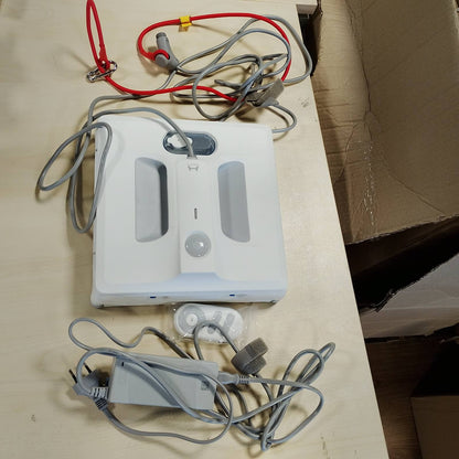 288061 - HUTT Roboti për pastrimin e dritareve A1, sistem spërkatjeje 4 faza, rezervuar 150 ml, fuqi thithjeje 6000Pa, zbulim skajeve dhe pengesave, për xham, pllaka, kopshte dimërore, pasqyra, litar sigurie, 3 leckë pastrimi