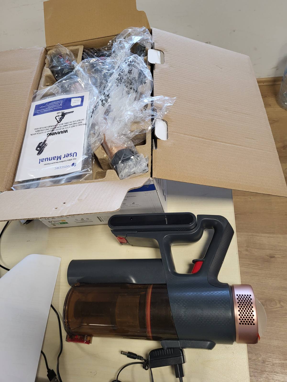 288179 - PROSCENIC Fshesë me korrent P11 Ultra pa tel, e lehtë, që qëndron vetë, 50Kpa, kohëzgjatje 50 minuta, ekran me prekje, dritë jeshile, kundër ngatërresës, për qilima, dysheme të forta, perde, makina dhe qime kafshësh shtëpiake.