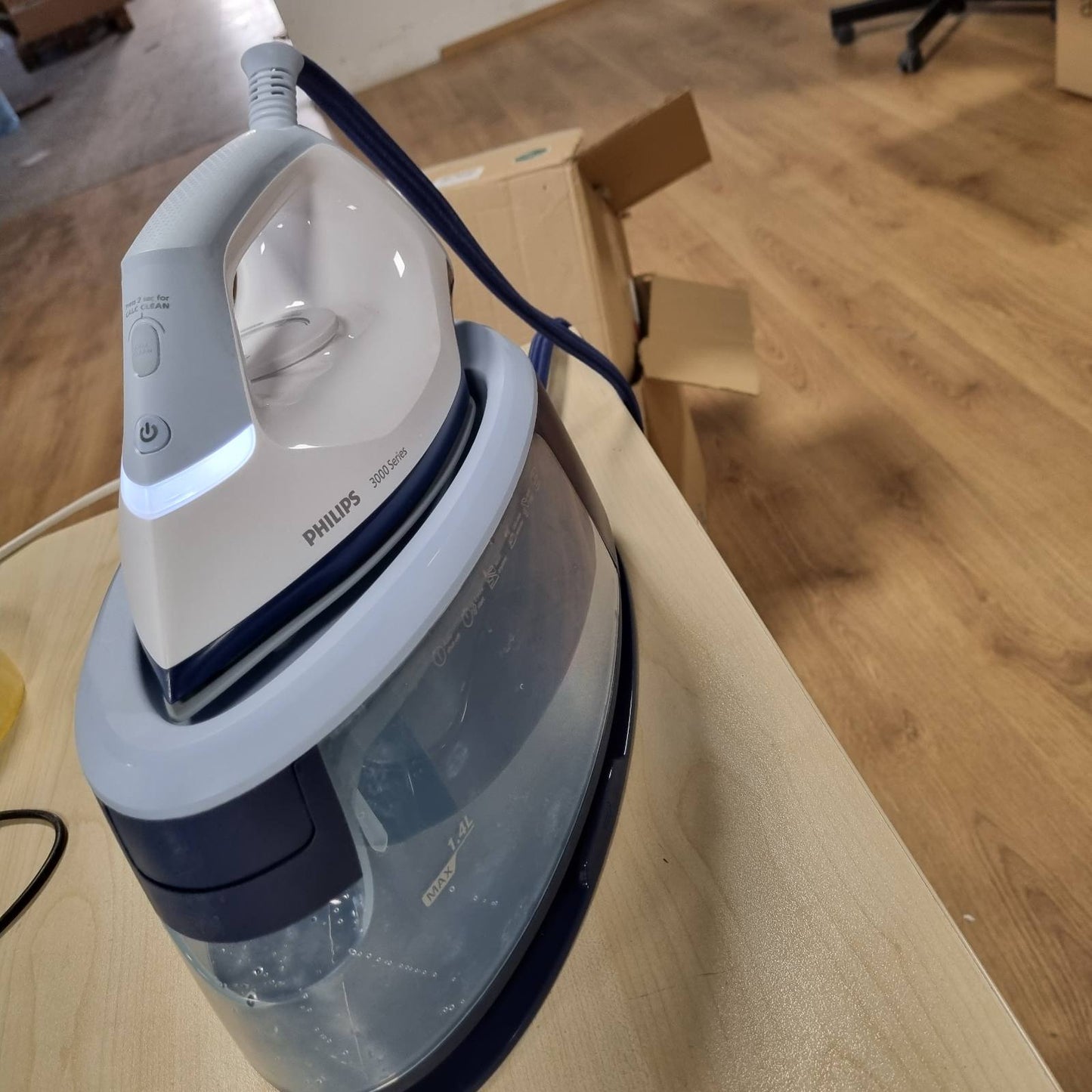 288184 - PHILIPS Hekur me Gjenerator Avulli Seria 3000, 2400W, Shtim Avulli 350g, Presion 6 bar, Rezervuar Uji 1.4L, Pllakë Qeramike