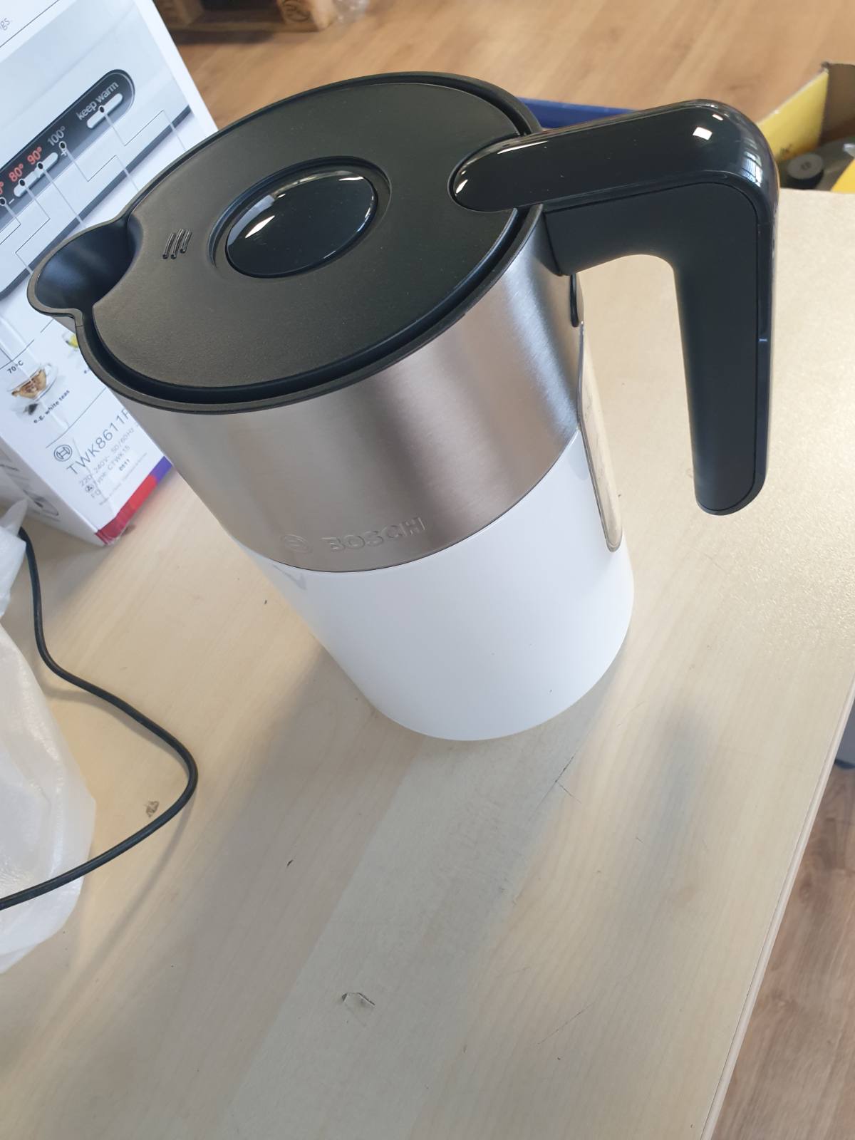 288290 - BOSCH Çajnik pa tel TWK8611P, 1.5 L, 2400 W, fikje automatike, mbrojtje nga mbinxehja, zgjedhje temperature, funksion mbajtjeje ngrohtësie, i bardhë