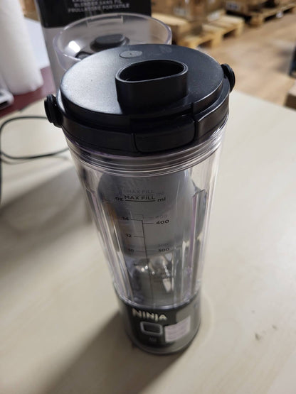 288294 - NINJA Blender dhe Përgatitës Smoothie-sh Portativ Blast, Filxhan 530ml, i Fuqishëm, Pa Kabllo dhe i Rikarikueshëm, Thërrmon Akullin dhe Frutat e Ngrira, i Zi, BC151EUBK