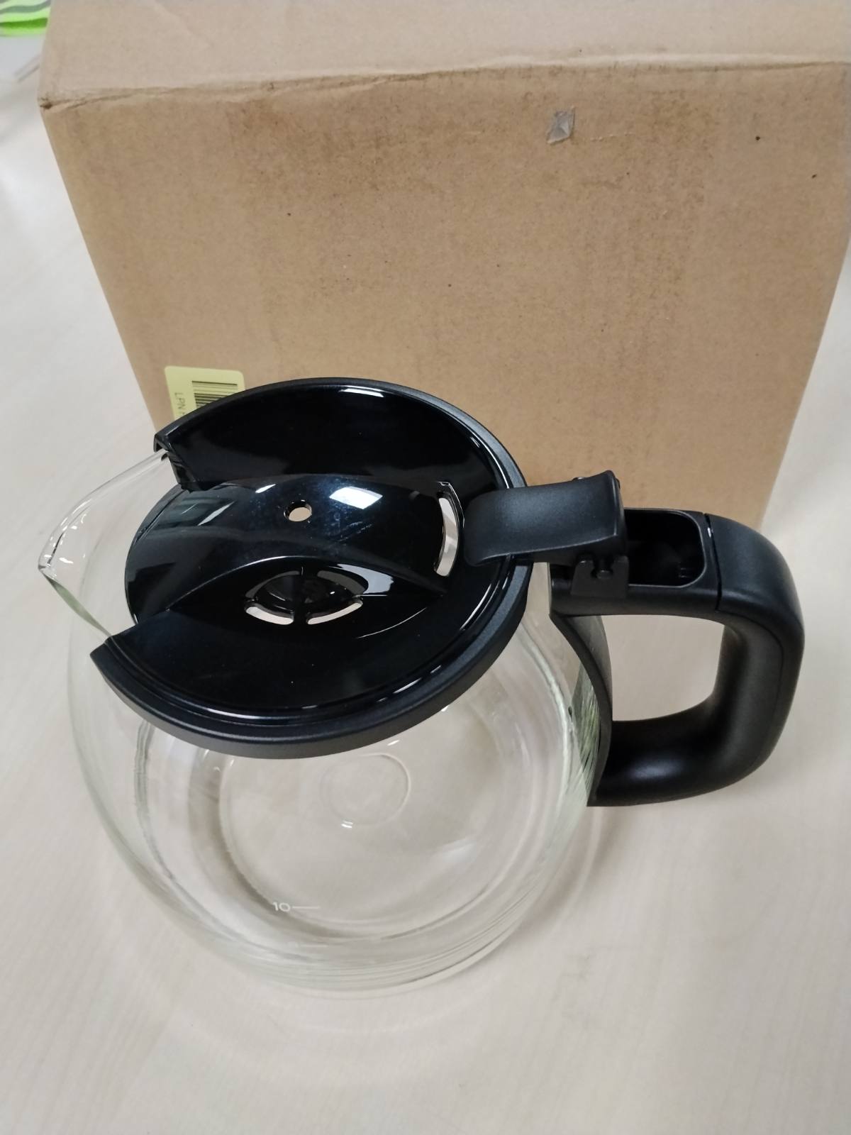288454 - AMAZON BASICS Karafë qelqi zëvendësuese me kapak për makinë kafeje, kapacitet 1.25L/10 filxhanë