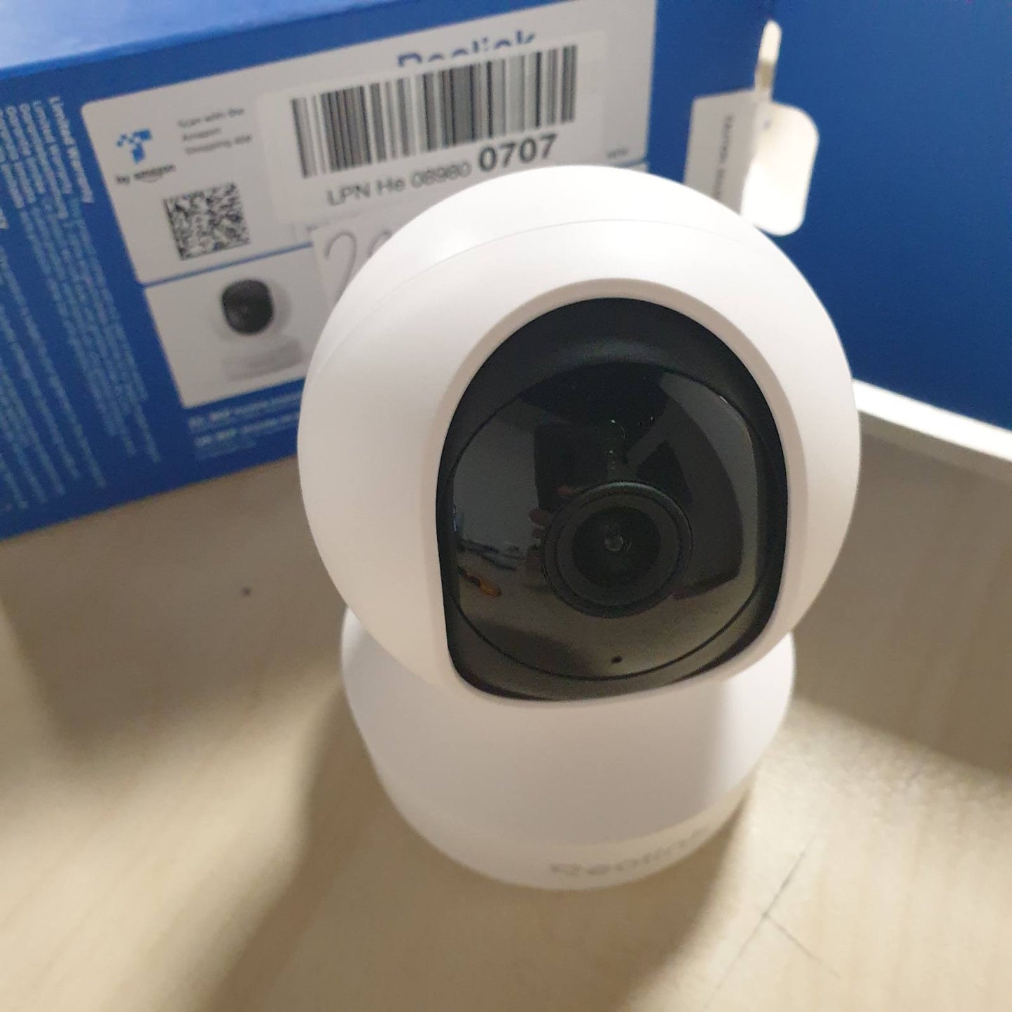 288706 - Reolink Kamera Mbikëqyrjeje e Brendshme 2K, me Pamje 360° me Wi-Fi dhe Ndjekje Automatike, Monitor për Foshnje, Zbulim Personi/Kafshëve, Wi-Fi 2.4 GHz, Bisedë Dypalëshe, E1 4MP