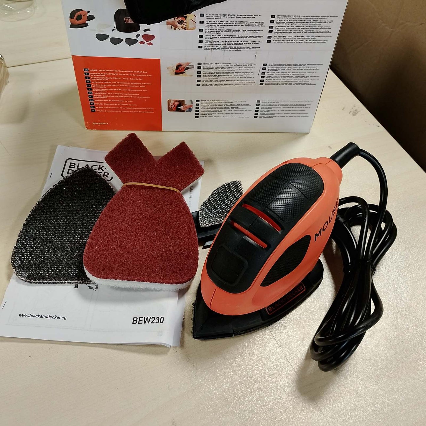 288859 - BLACK+DECKER BEW230BCA Makinë lëmuese për detaje, 55W, 11,000 RPM, diametër orbite 1.5 mm, 10 aksesorë, çantë mbajtëse