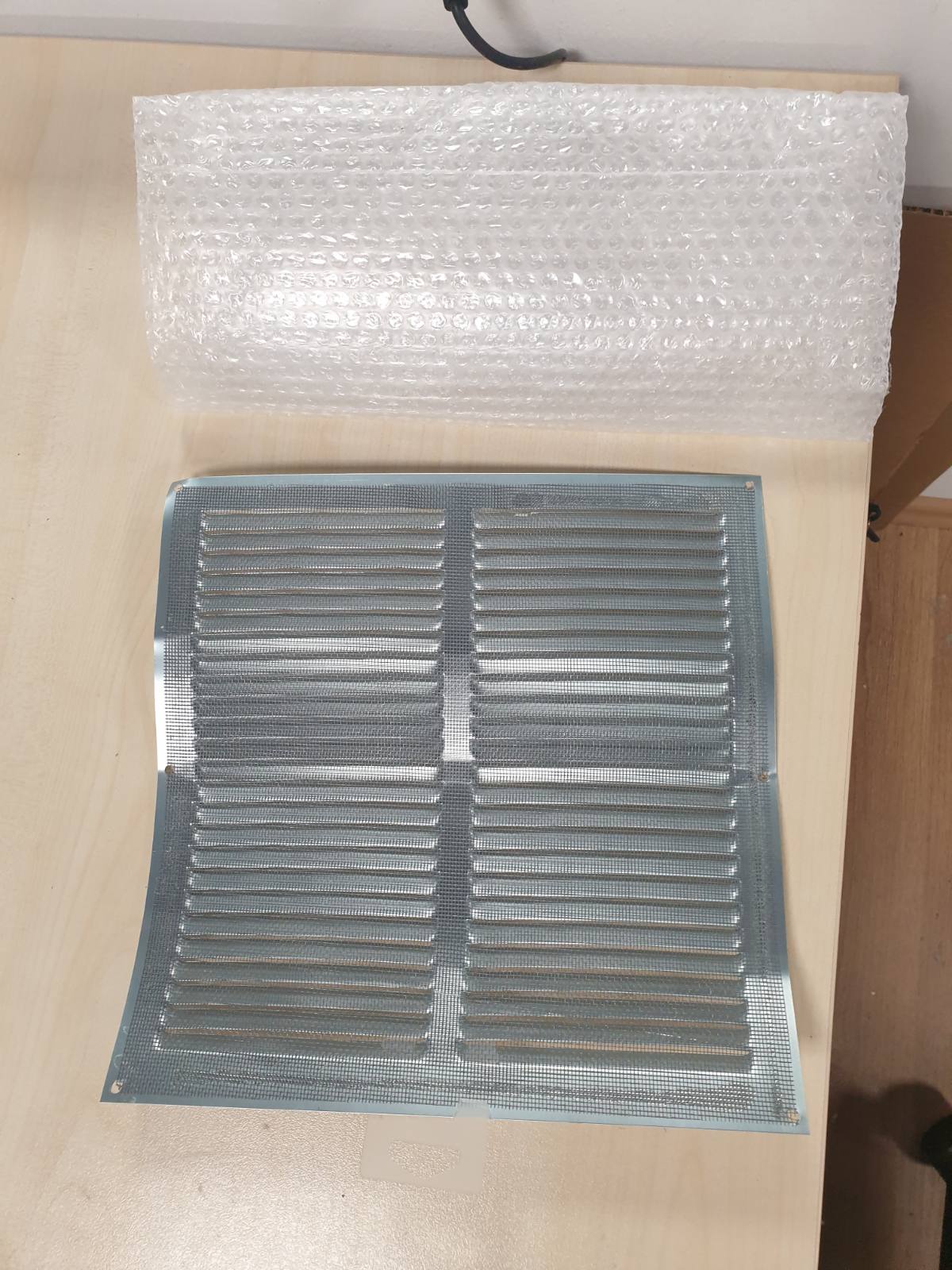 289161 - Amig - Grilë ventilimi alumini katrore me rrjetë kundër mushkonjave, 300 x 300 mm, e bardhë