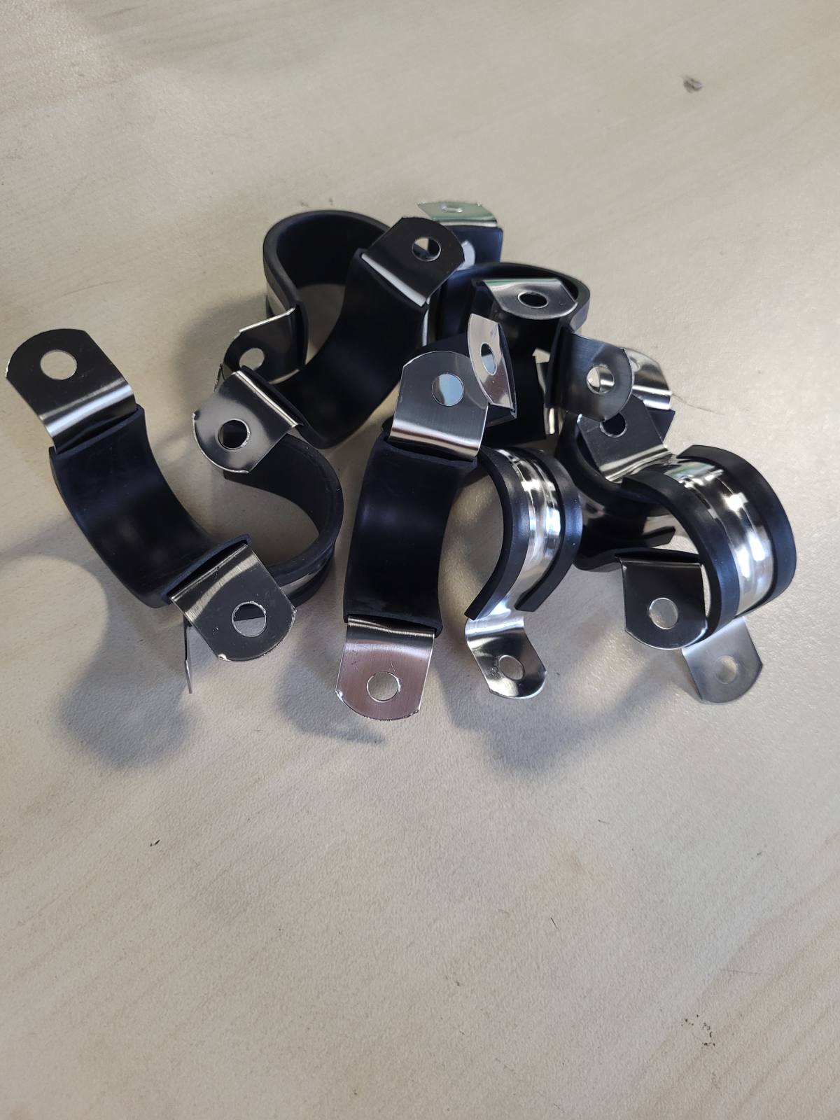 289272 - Songella Kapëse tubi në formë U-je - çelik inox 304 - 27 mm - 12 copë