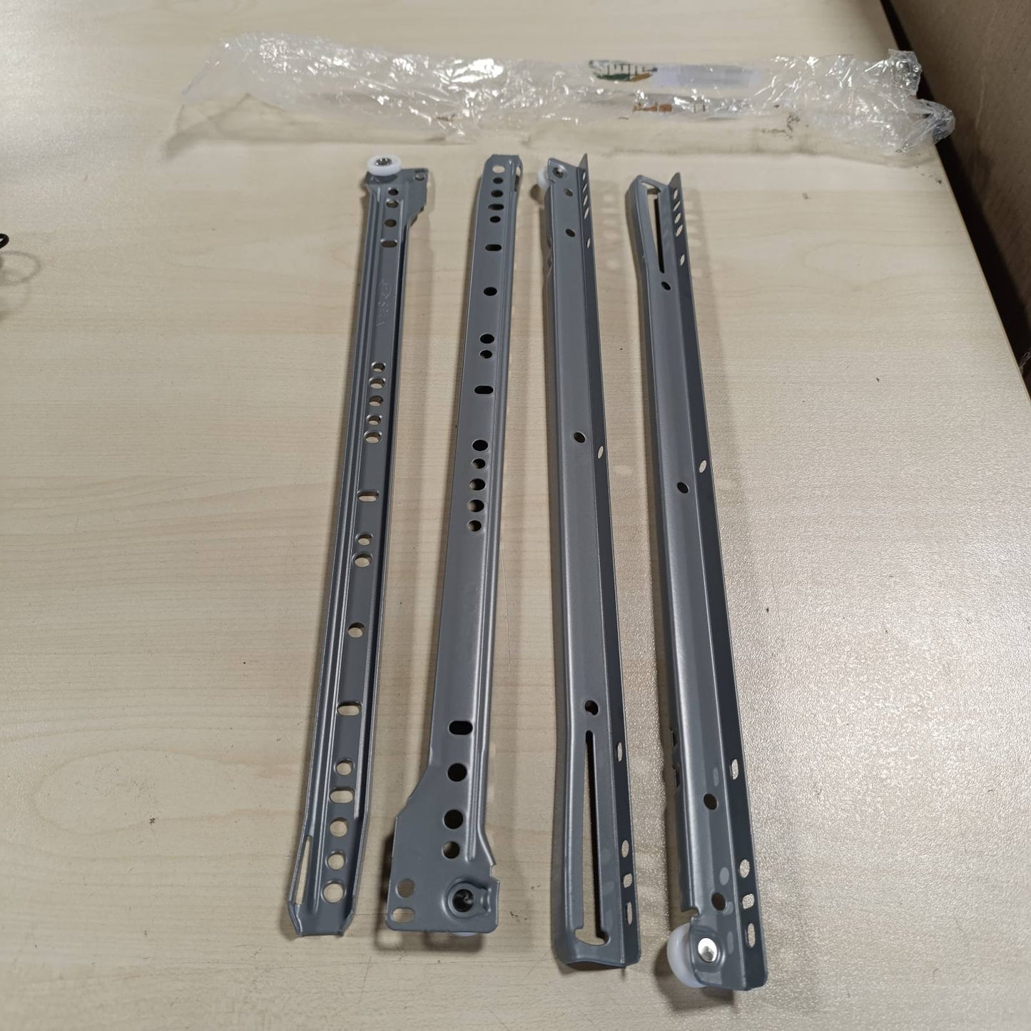 289303 - AMIG Set me 2 rrëshqitëse metalike për sirtarë me rrotulla | Çelik | Gri metalik | Kapaciteti i ngarkesës: 18 kg/palë | Përmasat: 400 mm